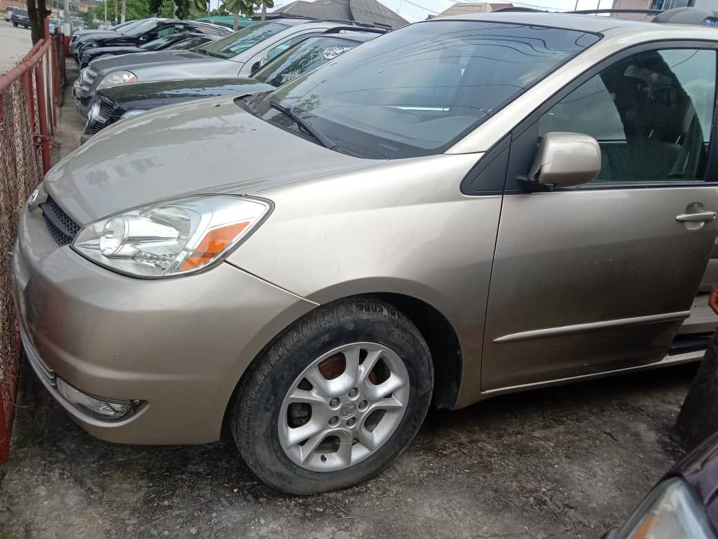 Toyota Sienna 2004 (Cost is ₦ 4,515,000) Car Loan - Apply Now